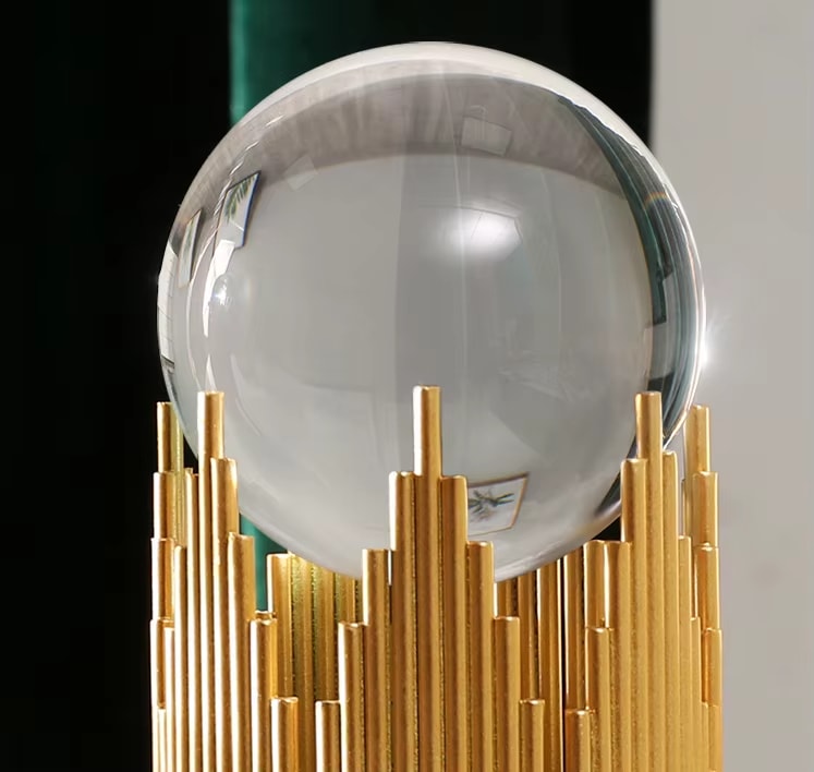 Crystal Ball Transparent Crystal Ball Decoration, Nordic Light Luxury Home Crystal Ball Decoration Glass Ball with Metal Bracket Base Snow Globes
